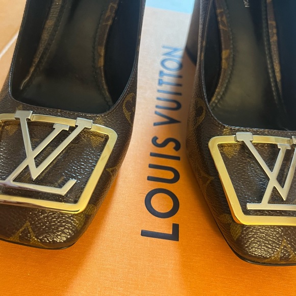 Louis Vuitton authentic monogram women shoes size US 8,5 -(39) with dust bags - Picture 3 of 7